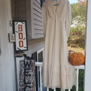 Vintage 1960s wedding dress